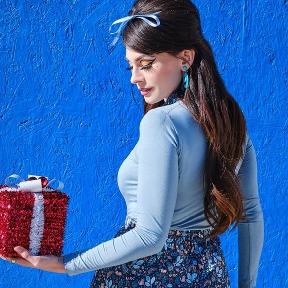 Retrolicious Get Cozy Top - Picture 2 of 8